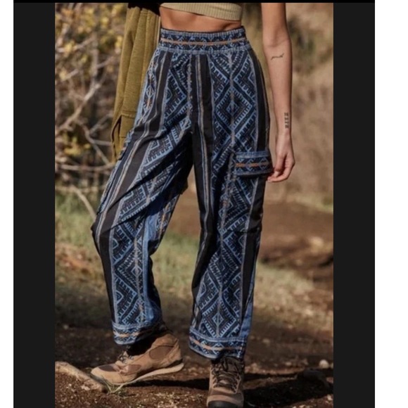Free People Pants - Free People Movement Light Weight Visionary Print Cargo Pants Size Small